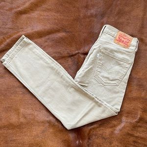 Beige Levi’s 511
